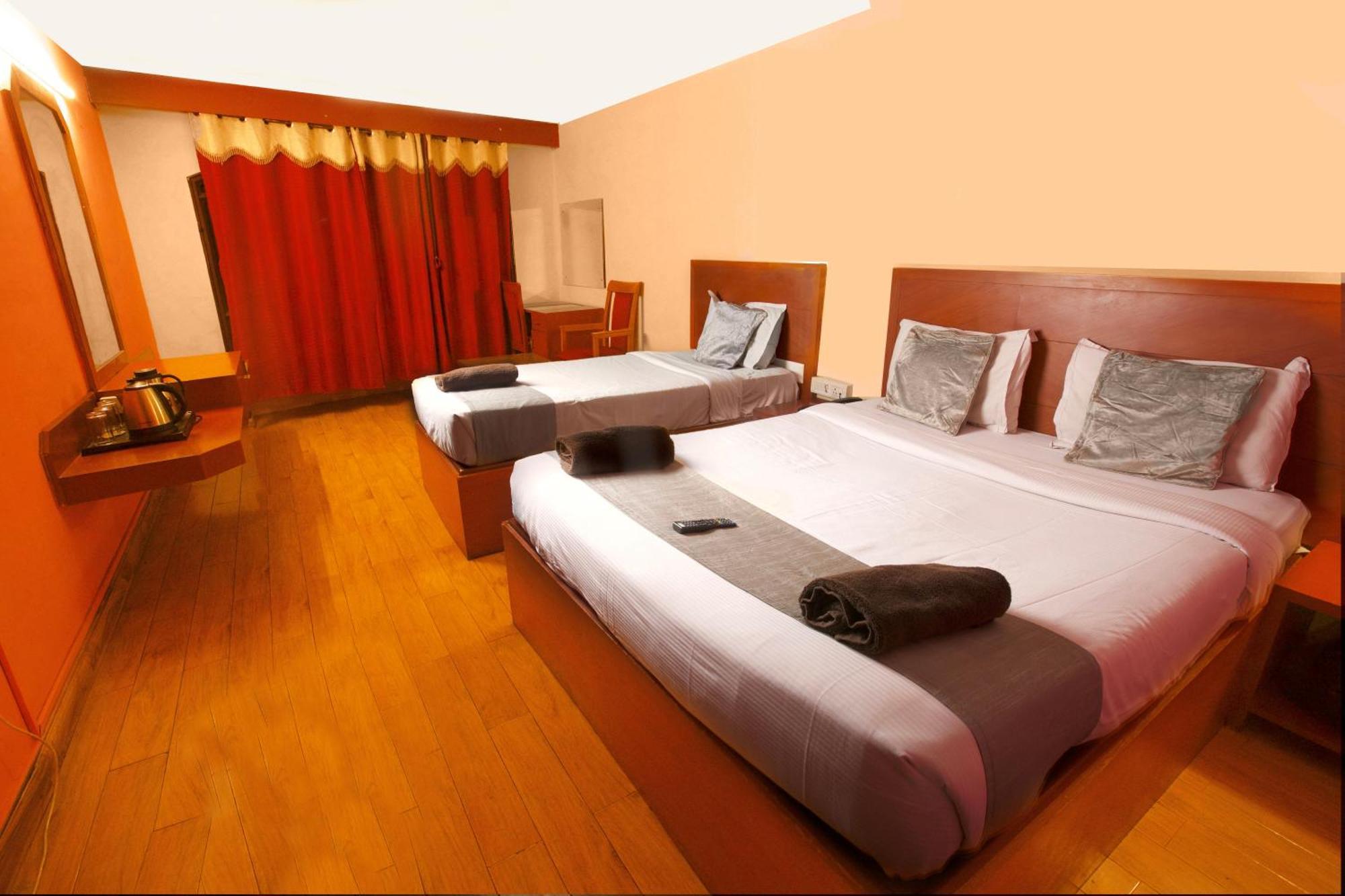 Devi Enterprises - Hotel Khems Ooty Exteriör bild