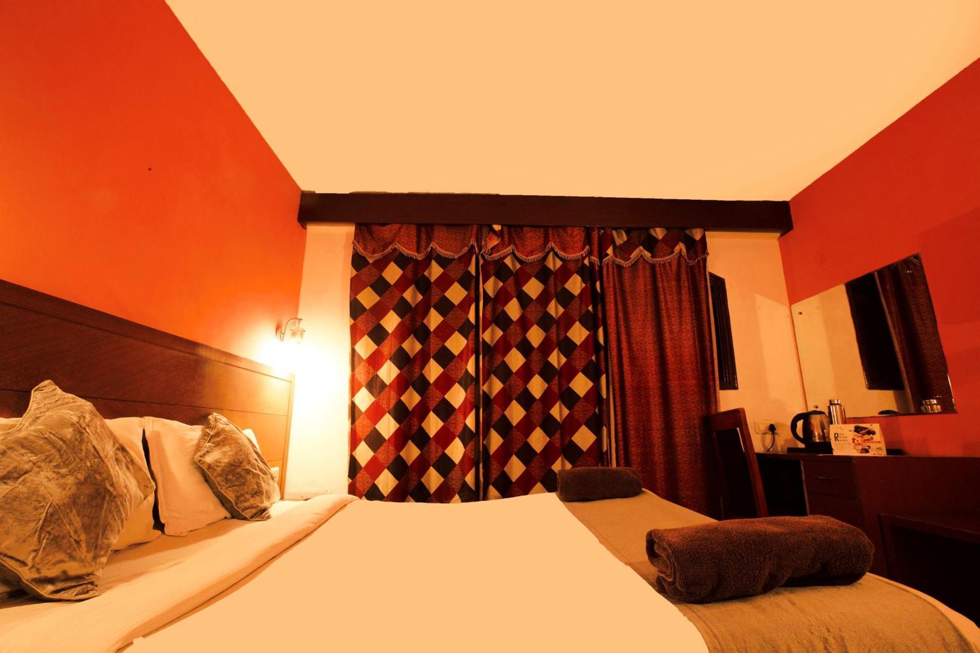 Devi Enterprises - Hotel Khems Ooty Exteriör bild