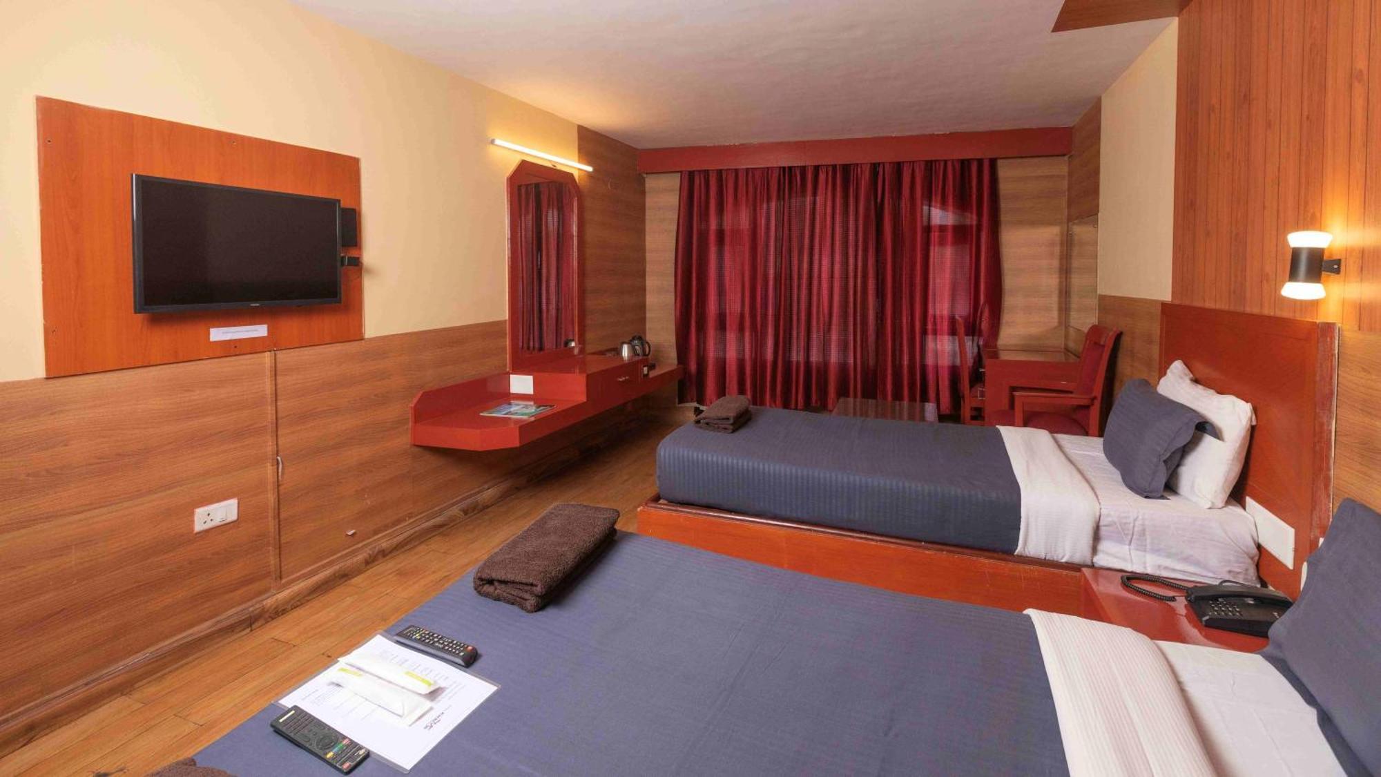 Devi Enterprises - Hotel Khems Ooty Exteriör bild