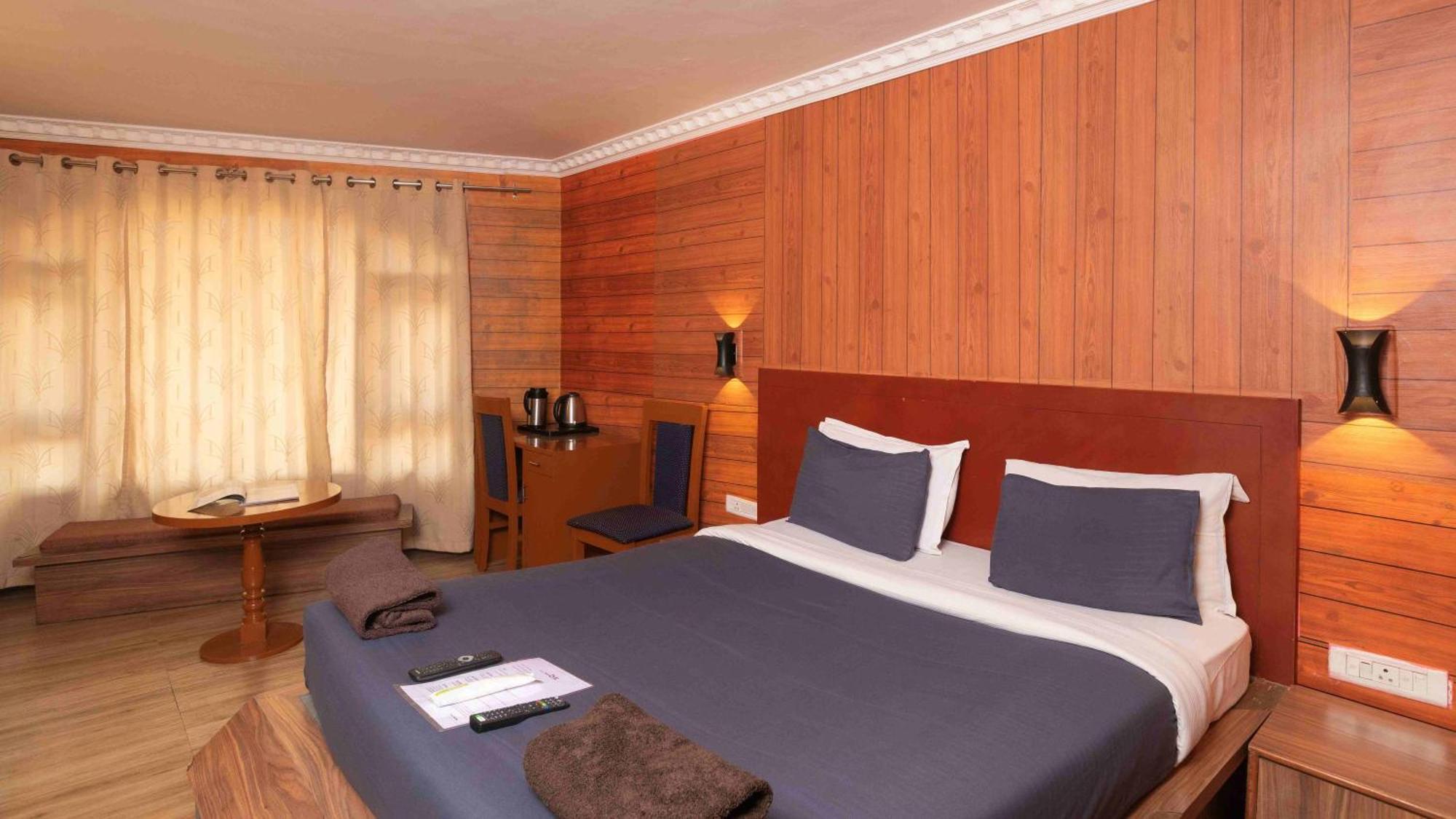 Devi Enterprises - Hotel Khems Ooty Exteriör bild