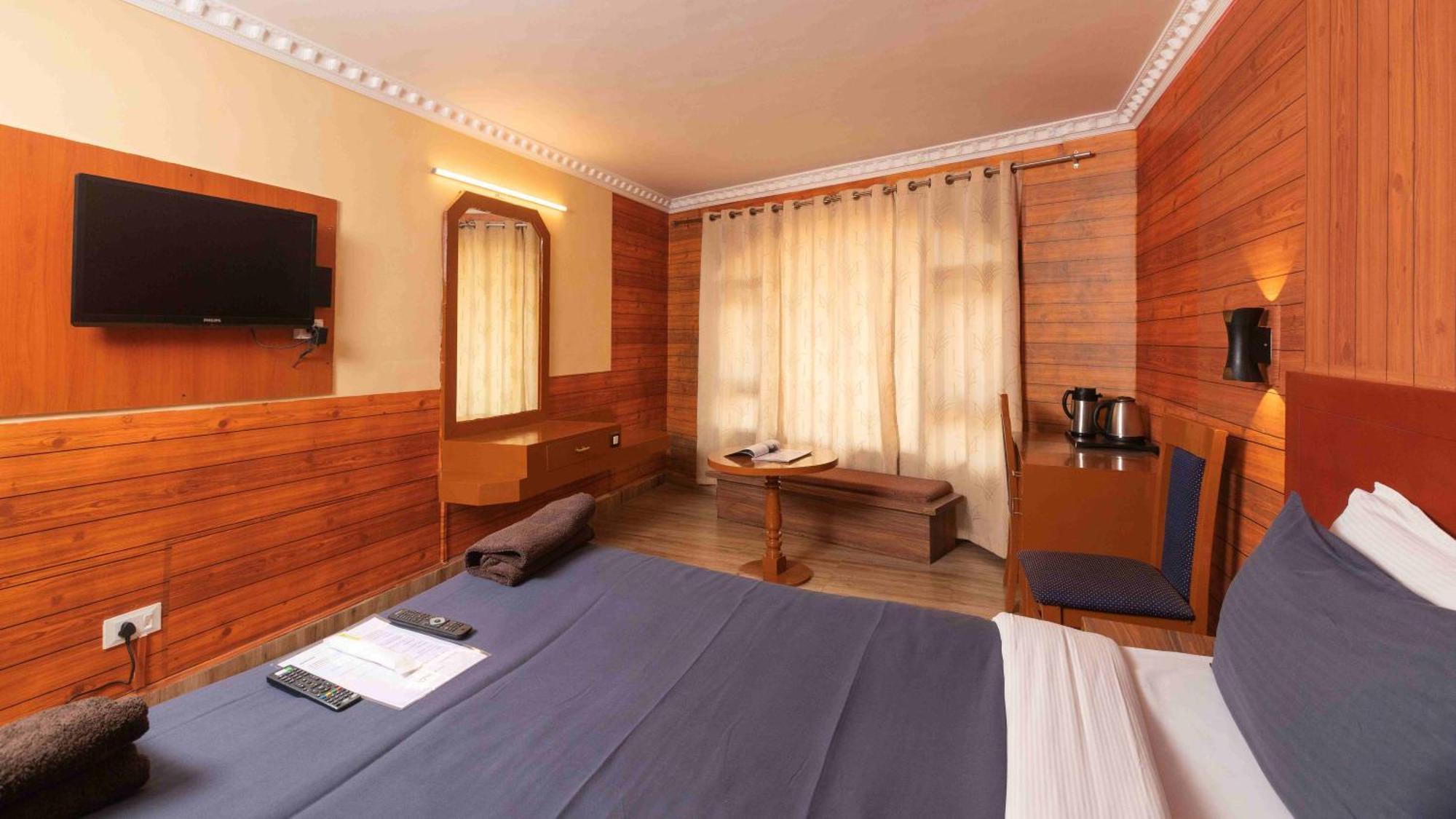 Devi Enterprises - Hotel Khems Ooty Exteriör bild