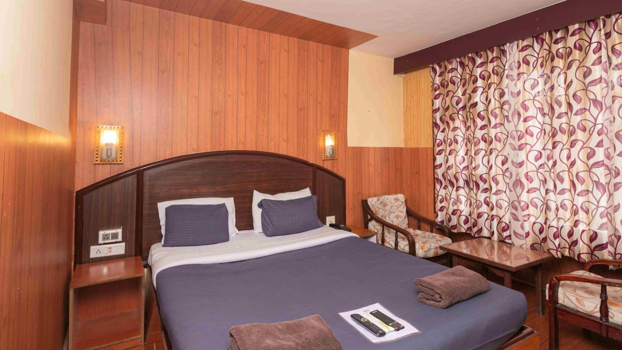 Devi Enterprises - Hotel Khems Ooty Exteriör bild
