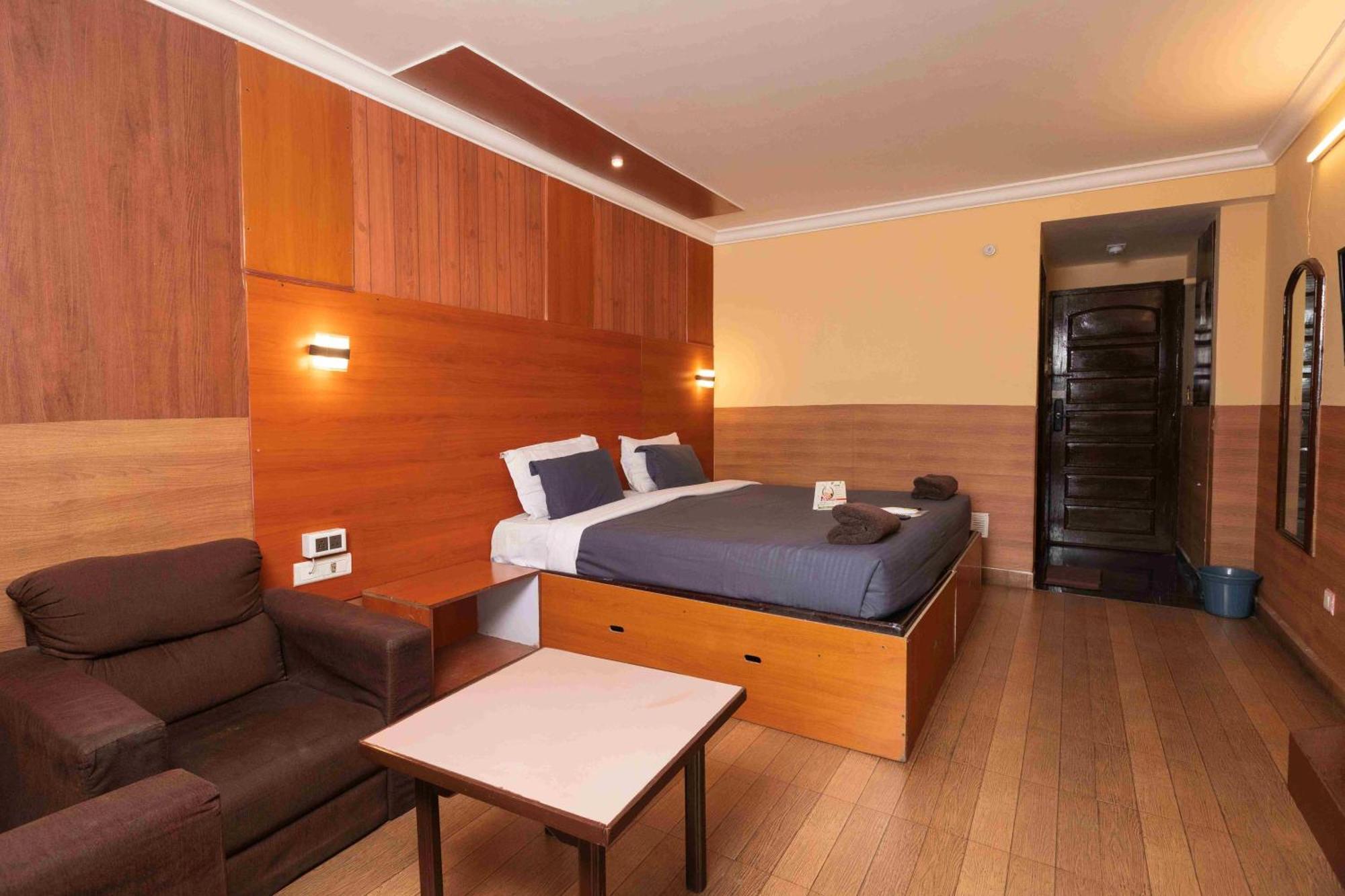 Devi Enterprises - Hotel Khems Ooty Exteriör bild