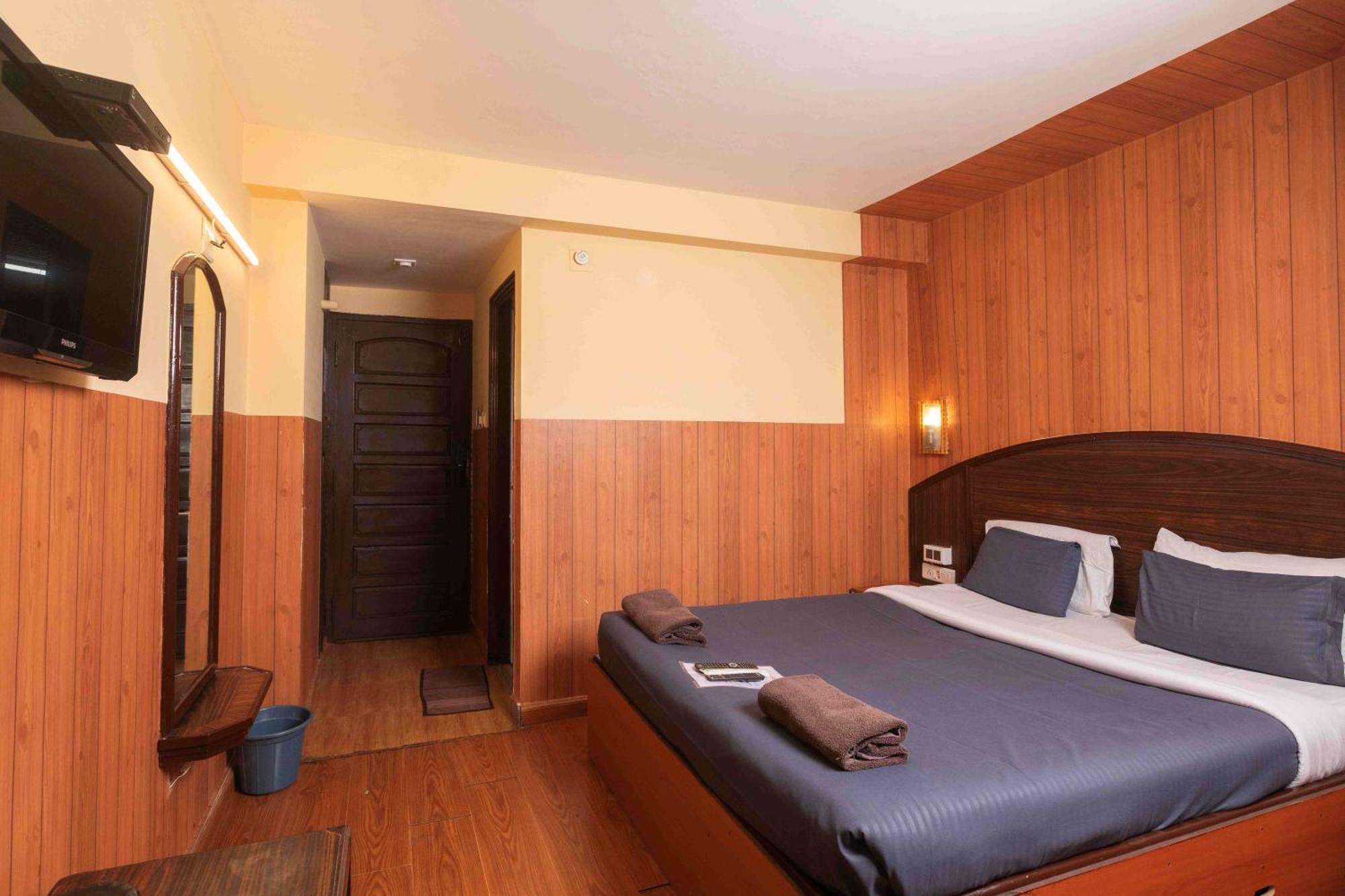 Devi Enterprises - Hotel Khems Ooty Exteriör bild