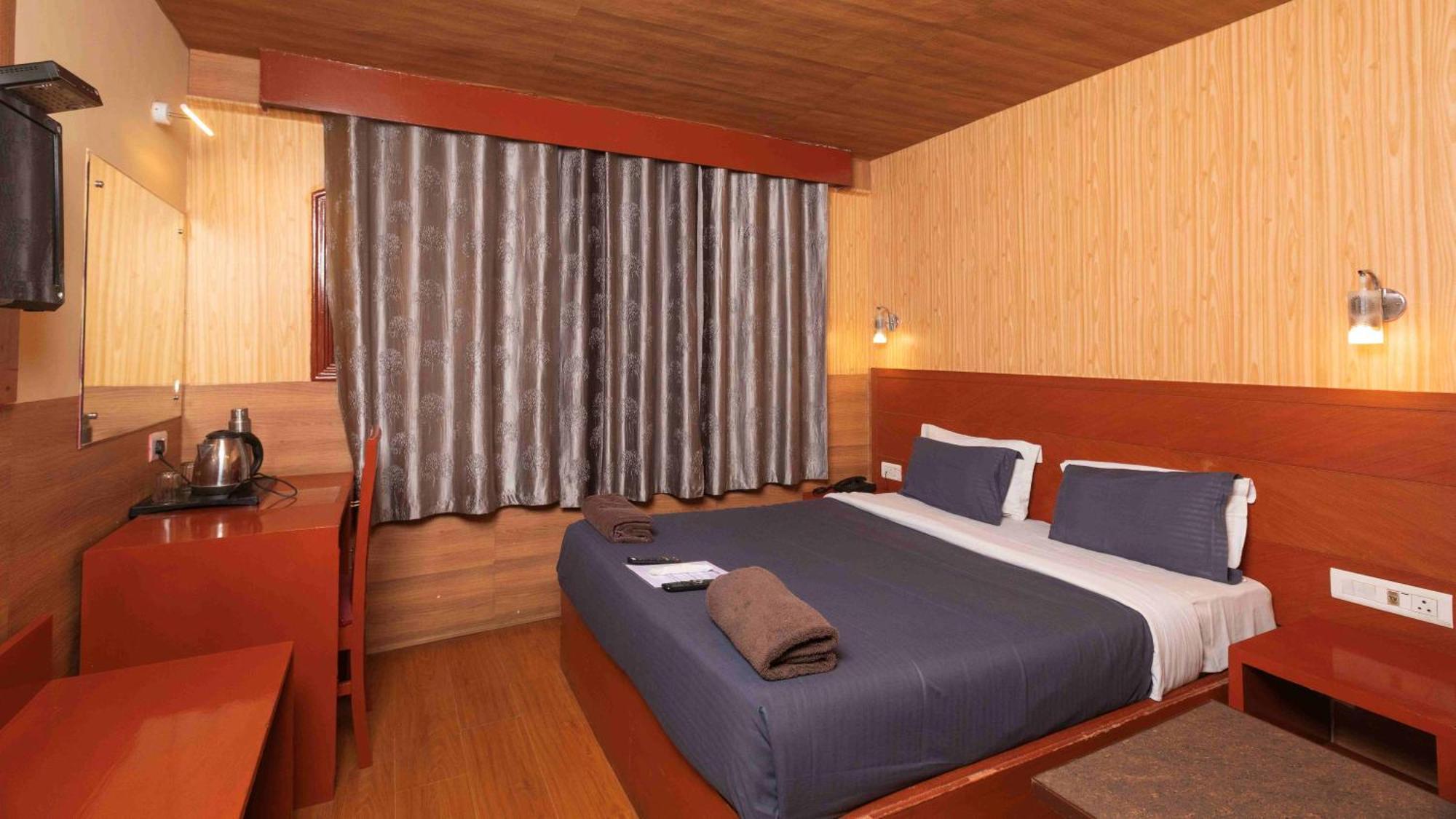 Devi Enterprises - Hotel Khems Ooty Exteriör bild